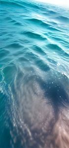 破解论坛 App 私信聊天界面截图,对话气泡风格简洁,深色模式护眼
